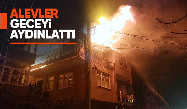 Akyazı'da ev alevlere teslim oldu