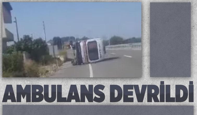 Yola çıkan köpek ambulansın devrilmesine neden oldu