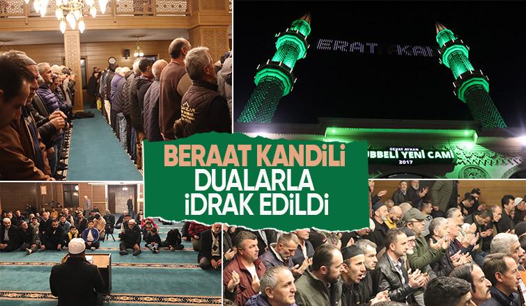 Berat Kandili'nde vatandaşlar camilere akın etti