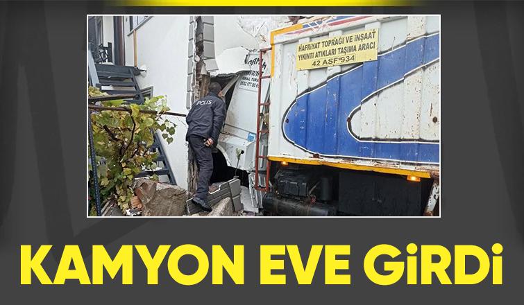 Kamyon eve daldı: 1 yaralı