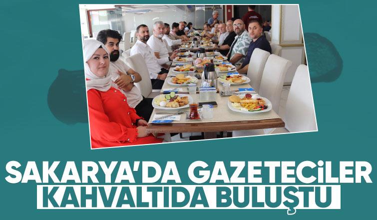 Gazeteciler kahvaltıda buluştu