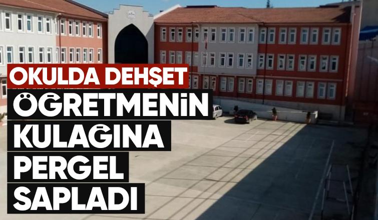 Öğretmenin kulağına pergel sapladı