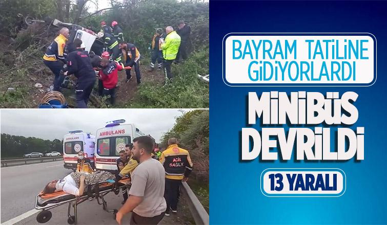 Minibüs devrildi: 13 yaralı