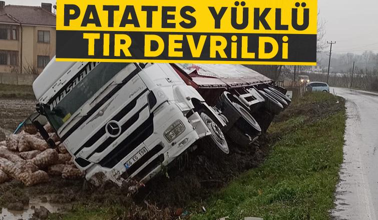 Zincir markete patates taşıyordu, devrildi