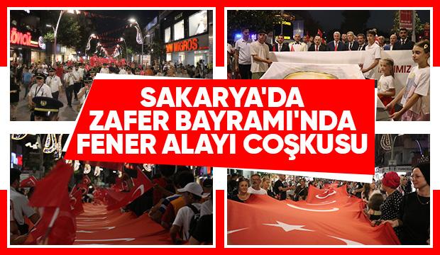 100 metre uzunluğundaki Türk bayrağıyla fener alayı düzenlendi