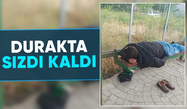 Alkolü fazla kaçırdı durakta sızdı