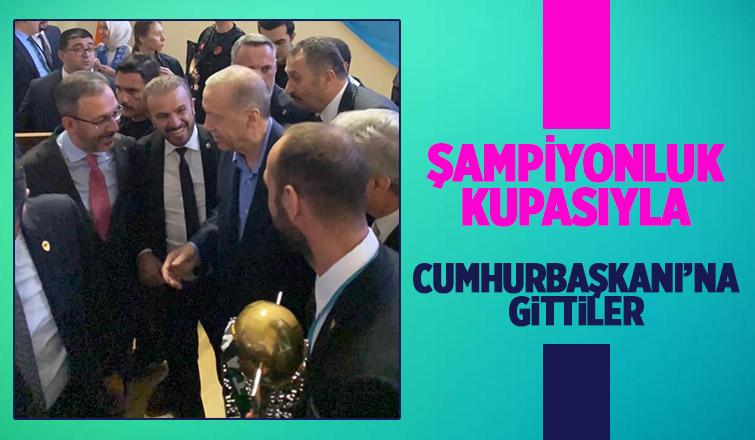 Şampiyonluk Kupası'nı Erdoğan'a Götürdüler