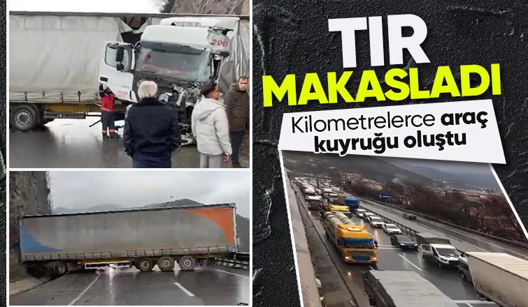 Trafiği kilitleyen kaza