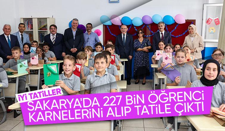 Sakarya'da 227 bin öğrenci karne heyecanı yaşadı