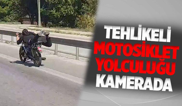 Tehlikeli motosiklet yolculuğu kamerada