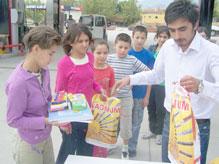 Pamukovalı İşadamından Öğrencilere Kırtasiye Yardımı