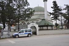 Akyazı'da hırsız arayan polis minareye çıktı