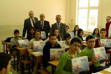 Erenler Anadolu Lisesi öğrencilerine tablet dağıtıldı