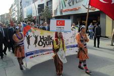 Festival kortej yürüyüşüyle başladı