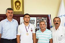 İl Müdürü Koşu, Dünya ikincisi olan güreşçiyi ağırladı