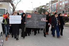 'Özgecan ve katledilen değerli kadınlar anısına' yürüdüler