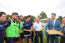 Bakan İslam'dan Sakaryasporlu futbolculara baklava jesti