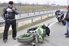 Otobüse Çarpan Motosiklet Sürücüsünün Başı Koptu