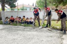 Jandarmadan öğrencilere basketbol ve voleybol sahası