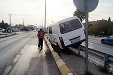 Hendek'te otomobil ile panelvan çarpıştı!