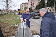 Öztürk, yeraltına inecek olan konteynerleri inceledi