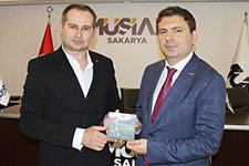 Sanatçı Akif Yenere, MÜSİAD desteği