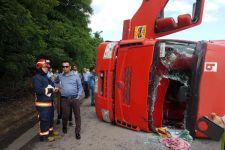 Şeker yüklü TIR devrildi, TEM'de trafik felç oldu