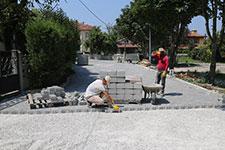 Sapanca'da parke taşı çalışmaları sürüyor