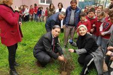 Sakarya'daki okullarda zeytin fidanı dikme harekatı