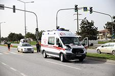 Adapazarı'nda ambulans motosiklete çarptı