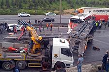 Sakarya plakalı otobüs zincirleme kazaya karıştı