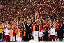 Sakarya'daki Galatasaray taraftarları şampiyonluğu kutladı