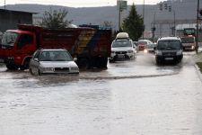 Sakarya'da sağanak yağış hayatı olumsuz etkiledi