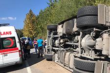 Sakarya'da soda yüklü tanker devrildi