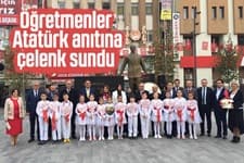 Öğretmenler Atatürk anıtına çelenk sundu