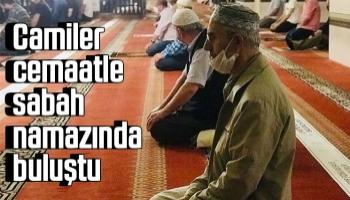 Camilerde sabah namazı cemaatle kılındı