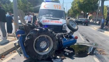 Kocaali'de ambulans ile traktör çarpıştı