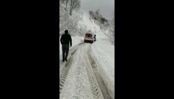 Aynı mahallede 4 ambulans kara saplandı