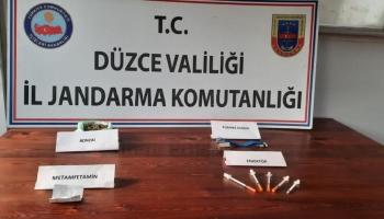 Çekicinin üzerinde yakalanan araçta uyuşturucu yakalandı.