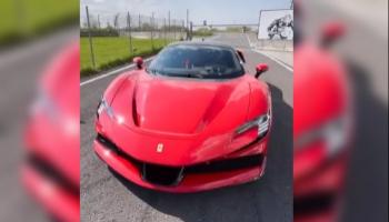 Sofuoğlu yeni Ferrarisi ile hız testi yaptı