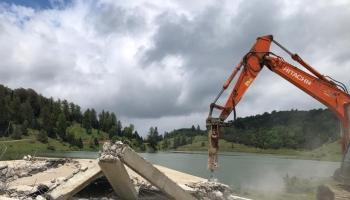 Yayladaki kaçak binalar yıkıldı