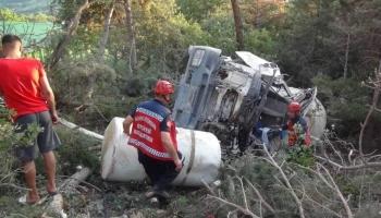 Beton mikseri şarampole uçtu; 1 ağır yaralı