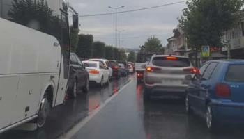 Okullar açıldı, trafik felç oldu