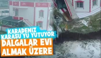 Tatil bölgemiz Karasu'da dalgalar o evi yutmak üzere.