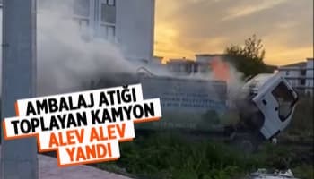 Geri dönüşüm malzemesi taşıyan kamyon yandı. Ambalaj atığı taşıyordu.