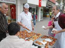 Cömert Pastaneci, 1000 Adet Poğaça ve Simit Dağıttı