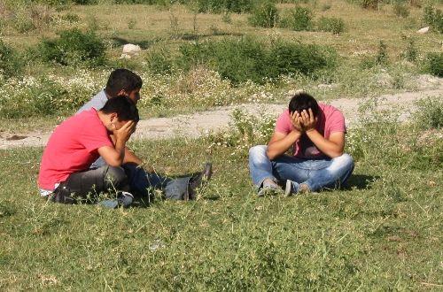 Nehre düşen terliğini almak isterken boğuldu