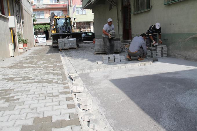 Akyazı'da yol çalışmaları sürüyor