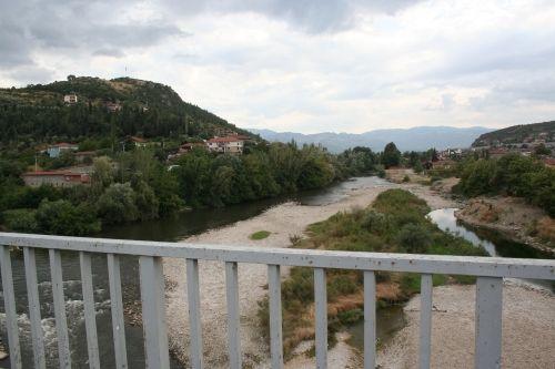 Sakarya Nehri'nde, susuzluk yüzünden adacıklar oluştu