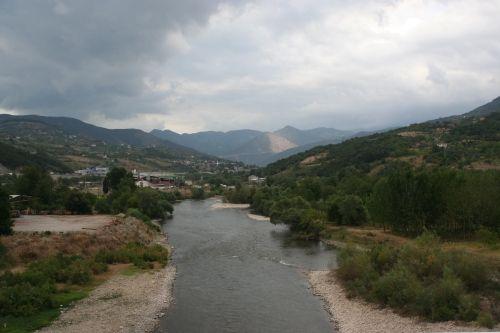 Sakarya Nehri'nde, susuzluk yüzünden adacıklar oluştu